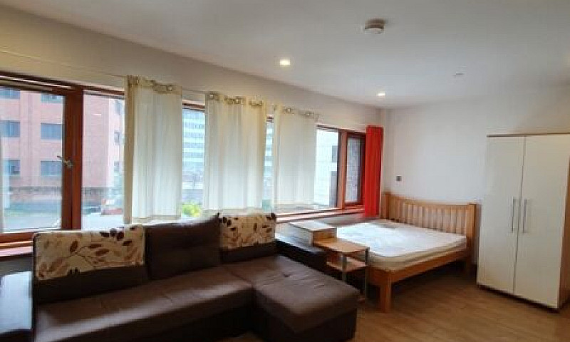 Studio Flat To Rent...