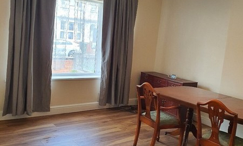 2 Bed Flat With Fron...