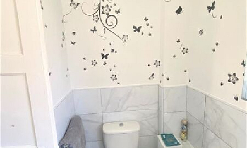 Large 1 Bed Flat In ...