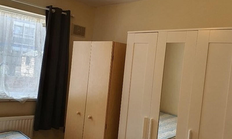 2 Bed Flat With Fron...