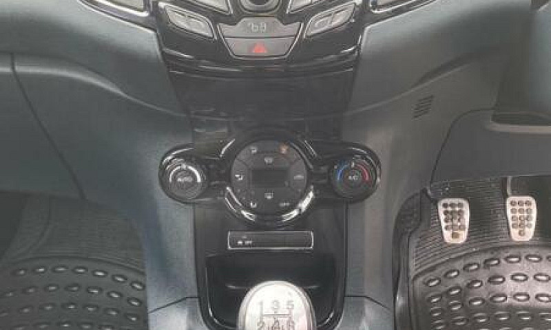 Ford Fiesta Metal...