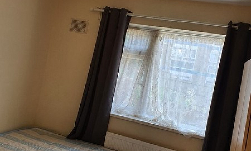 2 Bed Flat With Fron...