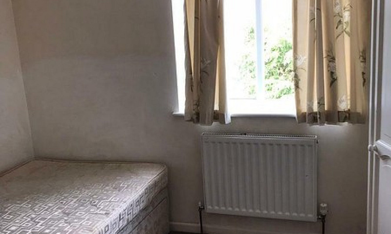 Room For Rent...