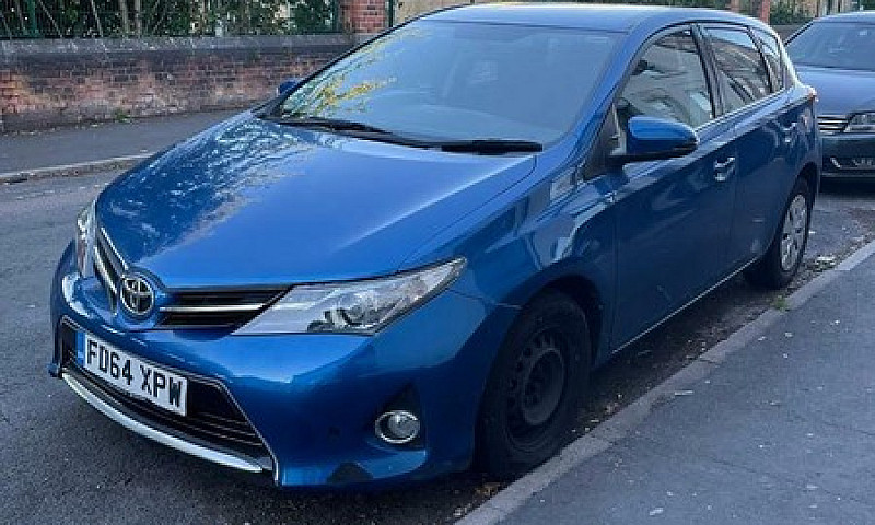Toyota Auris 2015 1....