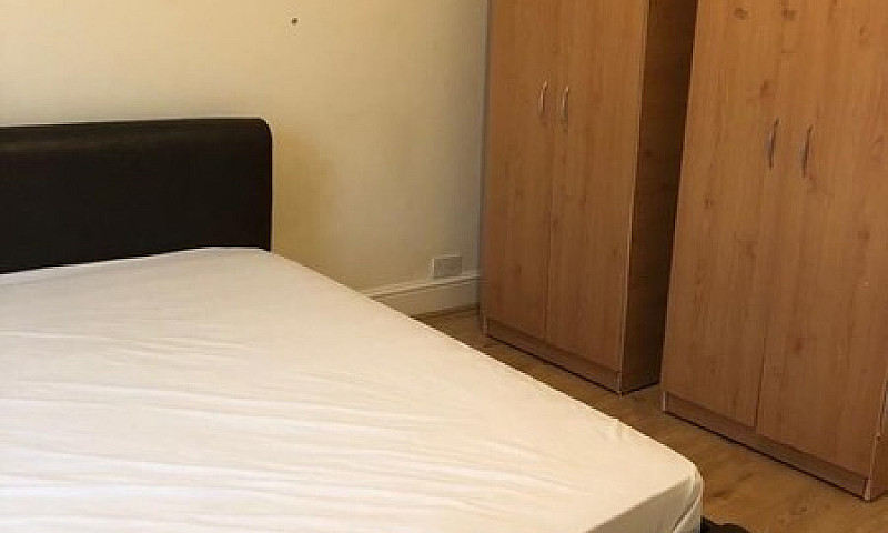 Double Room In A Hou...