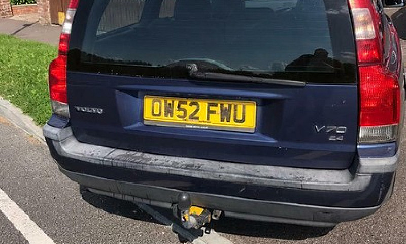 2003 Volvo V70...