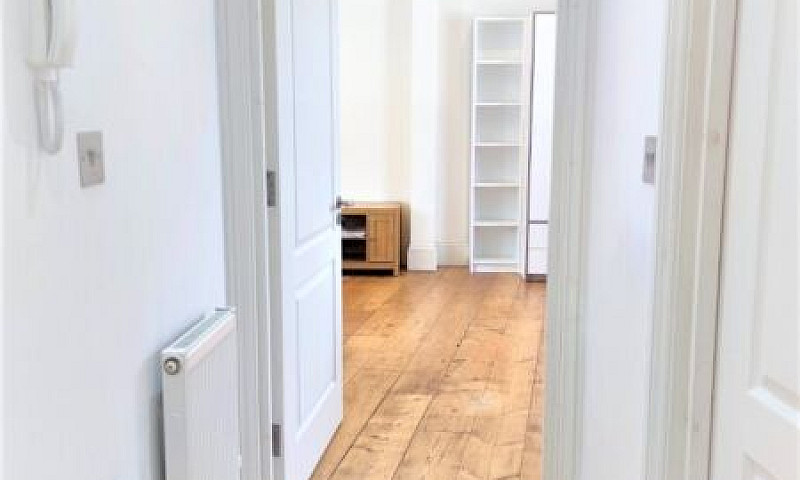 Bright 1 Bedroom Fla...