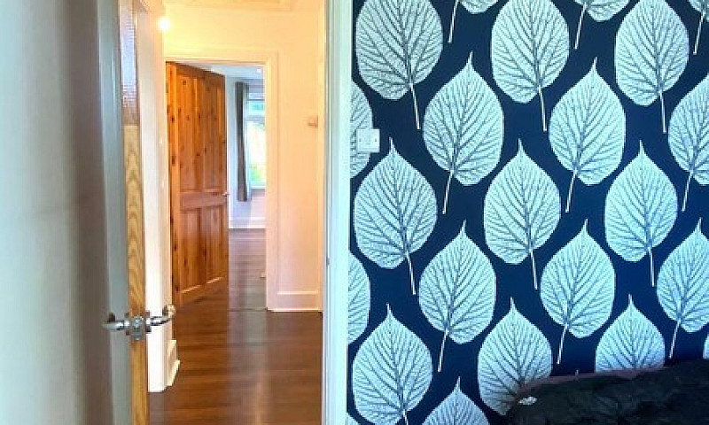 2 Bed Flat, Crystal ...