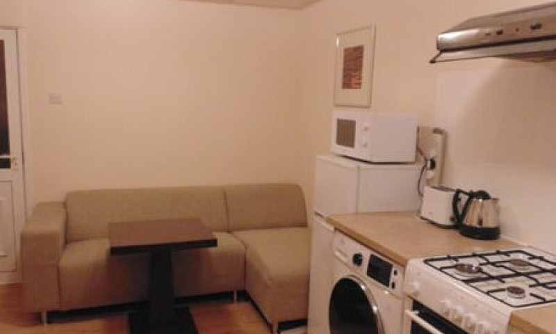 Large Studio Flat...