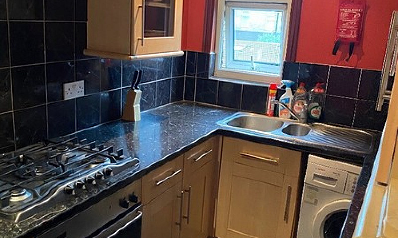 Spacious 2 Bed Flat ...