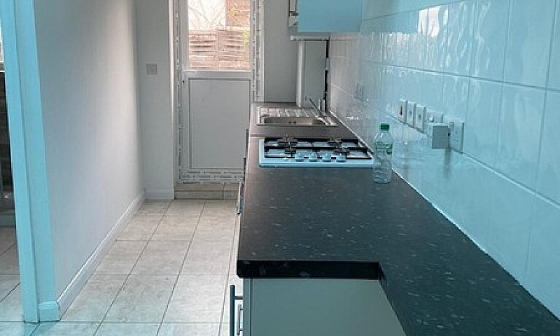 2 Bedroom House In S...