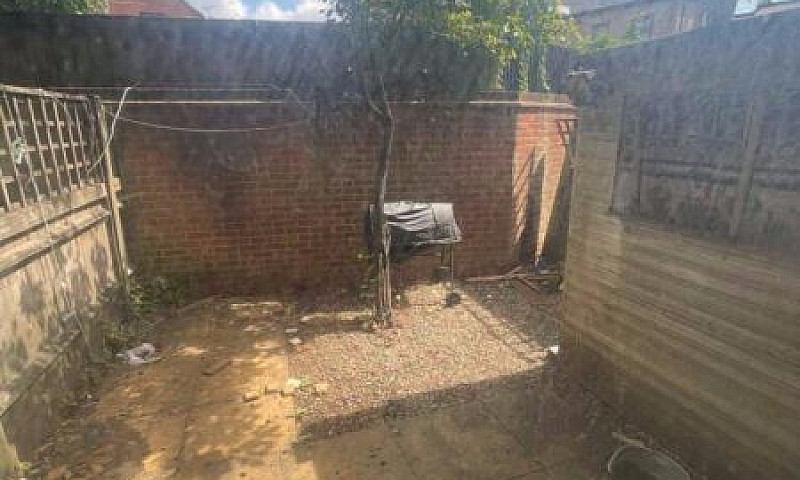 4 Rooms House + Open...
