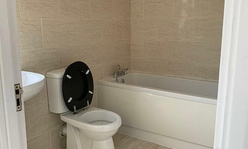 1 Bedroom Flat With ...