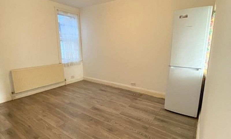 Beautiful 2 Bed Flat...