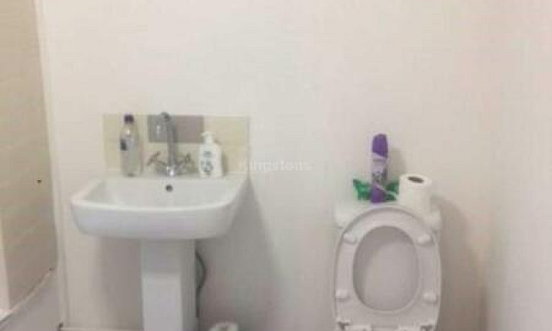 1 Bedroom Flat In Ri...