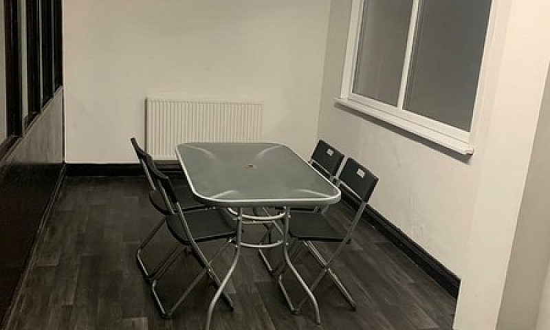 Modern Double Room I...