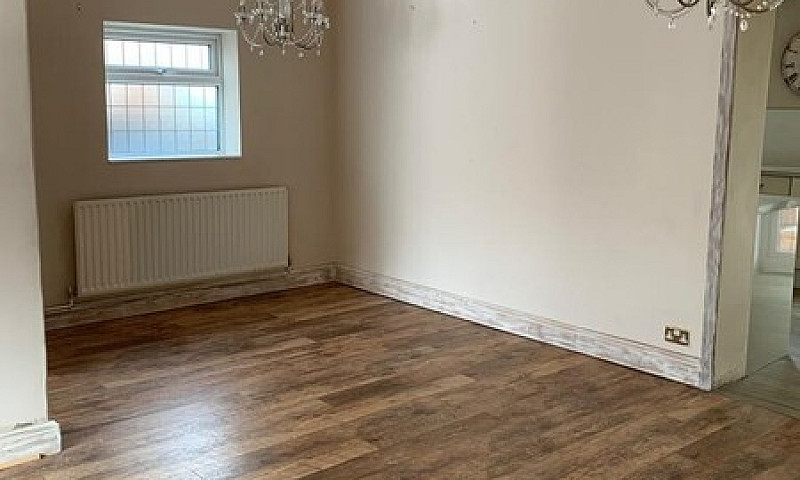 3 Bedroom House To L...