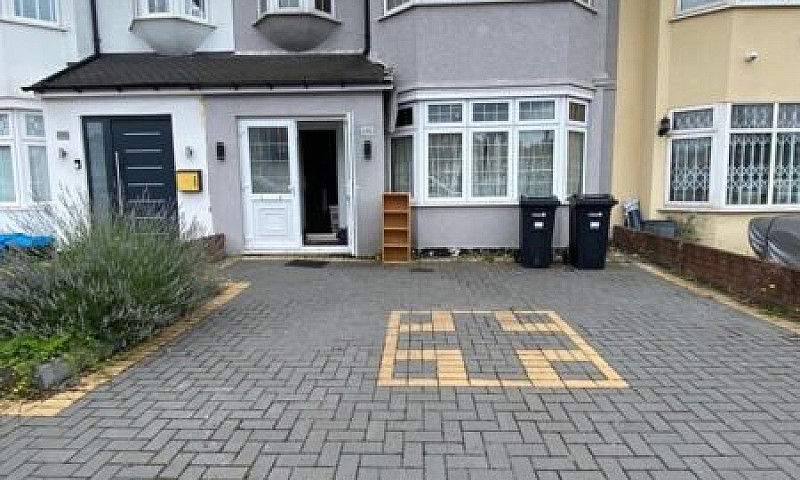 Spacious 4 Bed House...