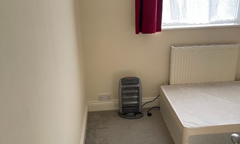 Spacious 2 Bed Flat ...