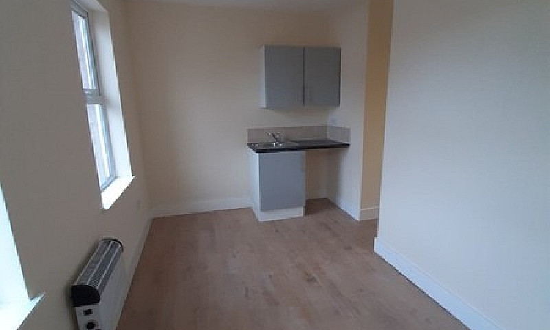 Studio Flat To Let I...
