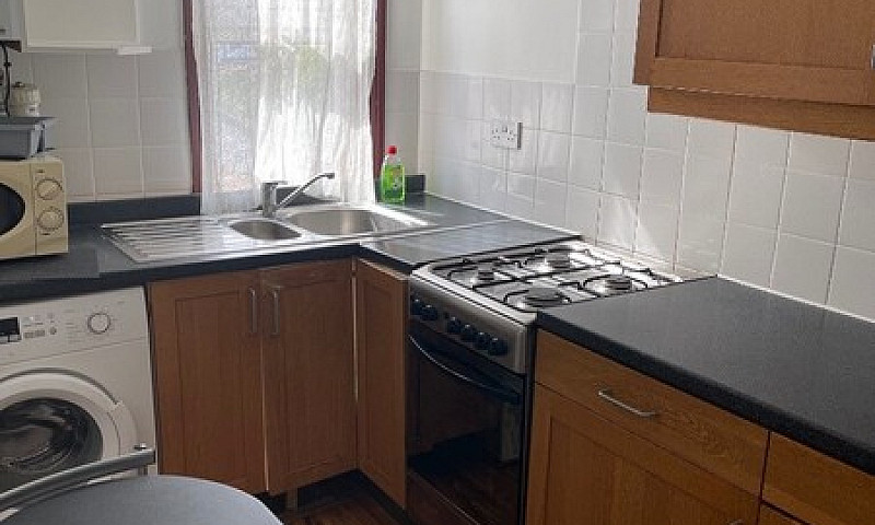 Spacious Studio Flat...