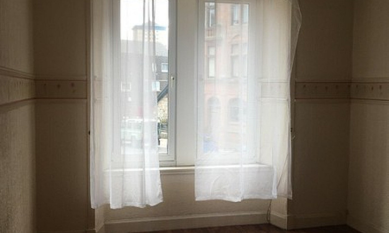 2 Bedroom Flat In Sa...