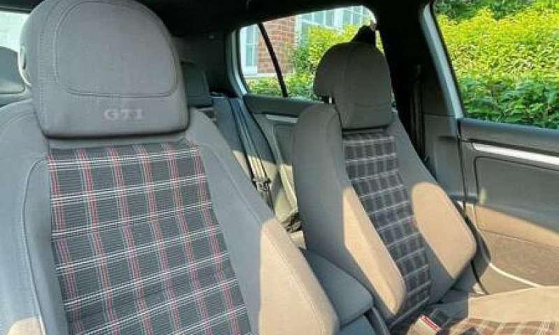 2005 Volkswagen Golf...