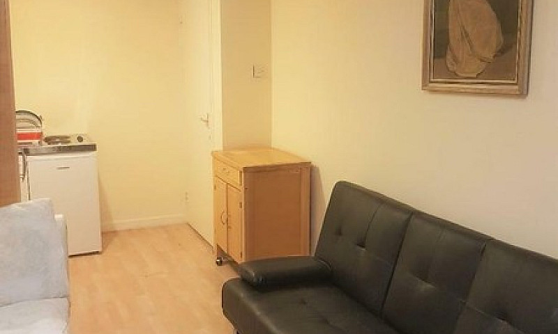Studio Flat In 2 Min...