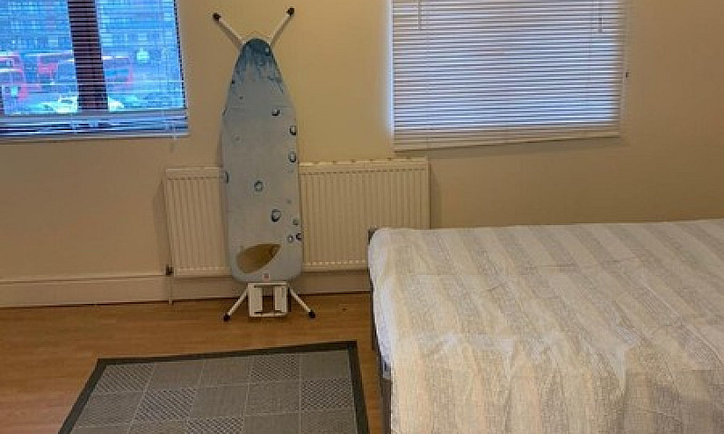 Spacious 5 Bed House...