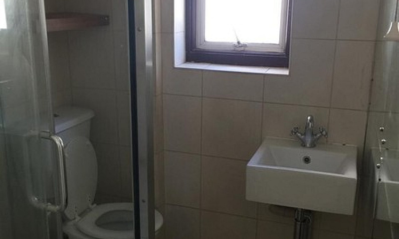 4-6 Bed House, 5 Min...