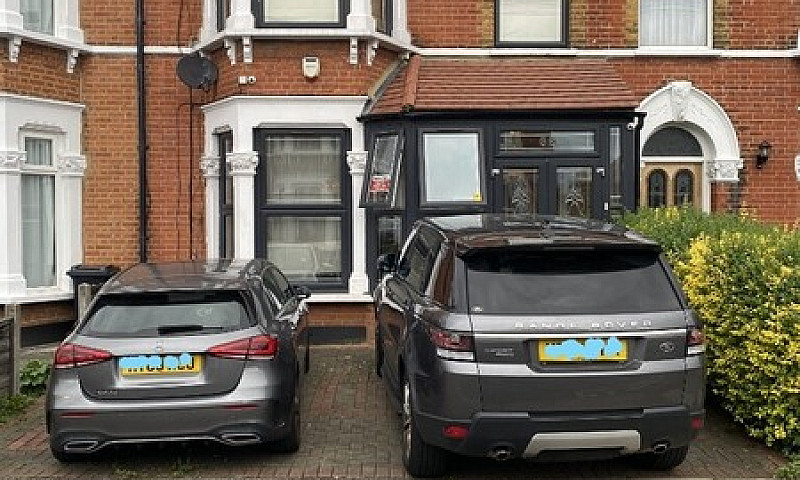 Posh 5 Bed House Wit...