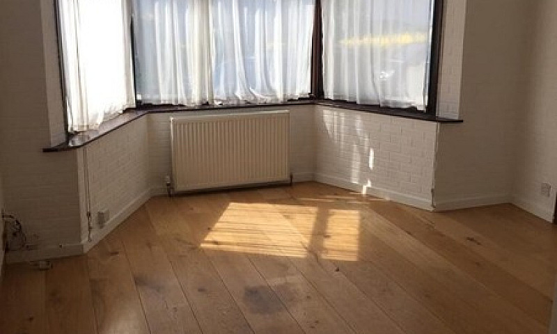 4-6 Bed House, 5 Min...