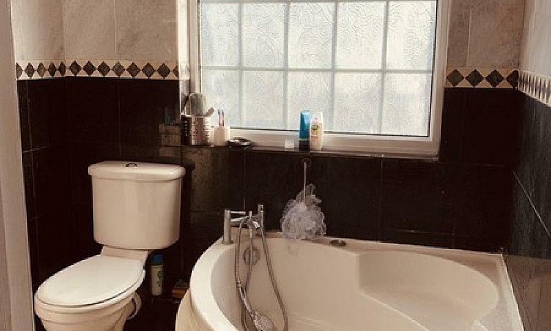 1 Bedroom In Malvern...