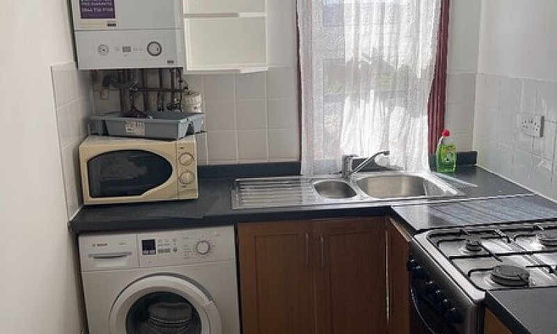 Spacious Studio Flat...