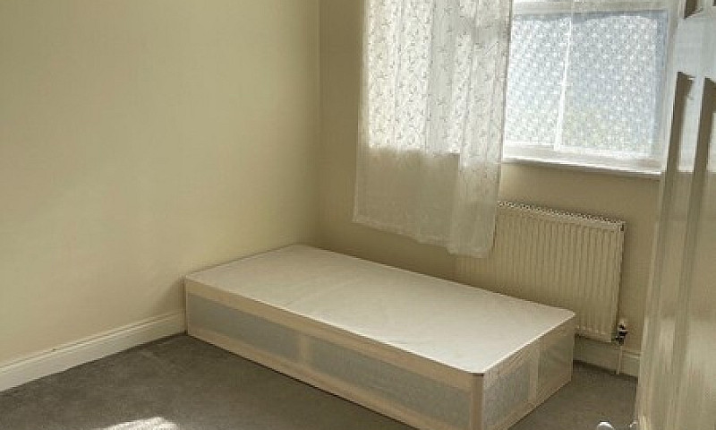 Spacious 2 Bed Flat ...