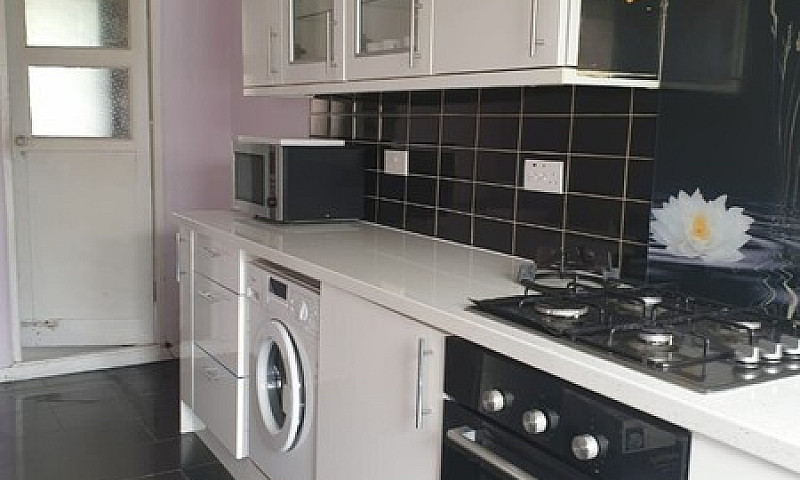 Large 3 Bedroom Prop...