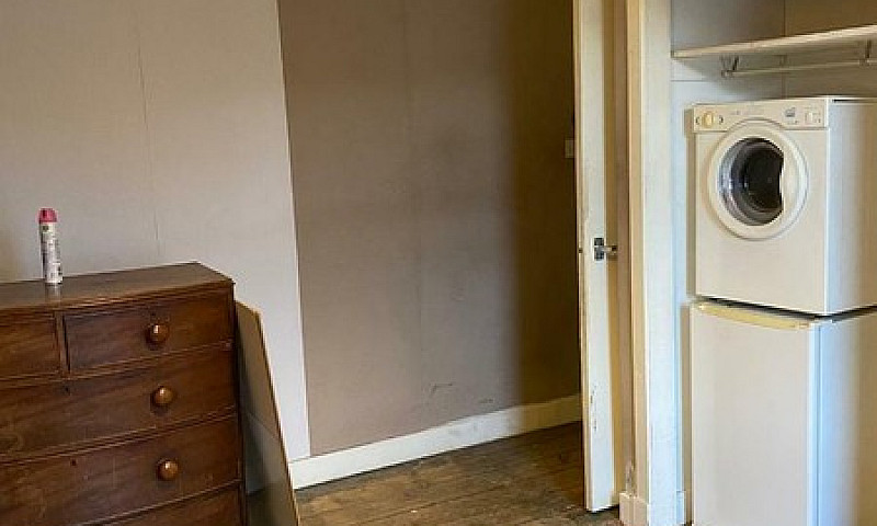 1 Bedroom Flat For S...