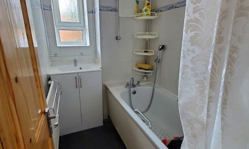 Spacious 4 Bed House...
