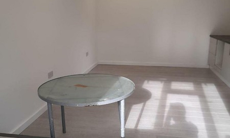 A Huge Studio Flat I...