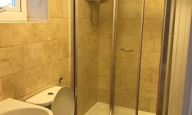 Spacious Studio Flat...