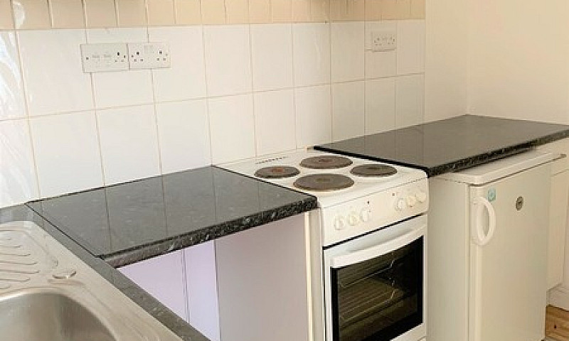 Clean Ground Floor S...