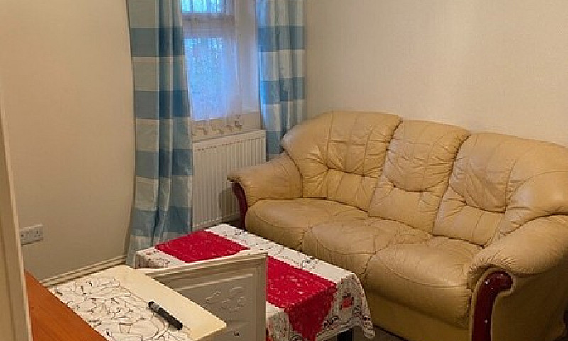 Spacious 3 Bed Flat ...