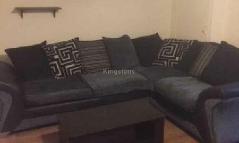 1 Bedroom Flat In Ri...