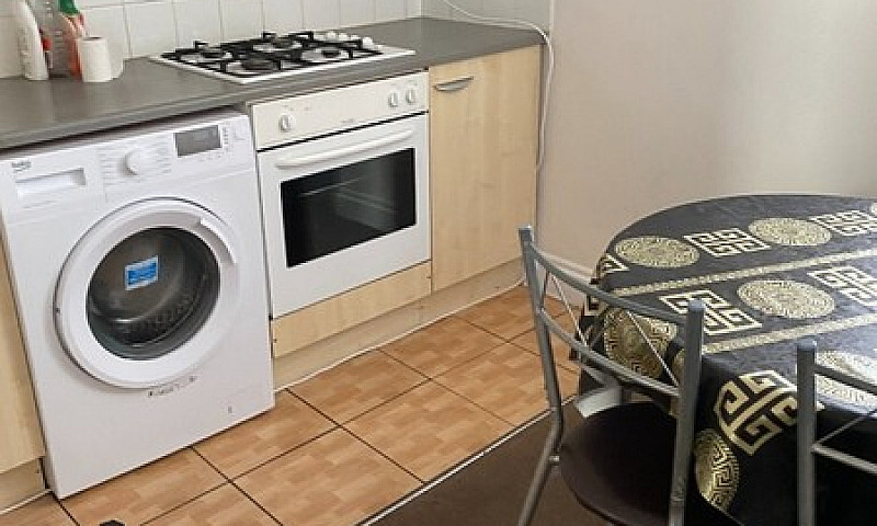 Flat To Let On Ilfor...
