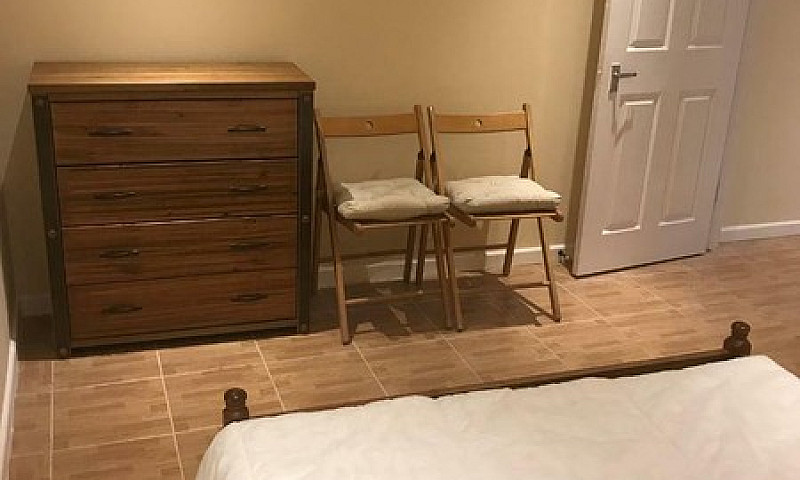 One Bedroom Flat To ...