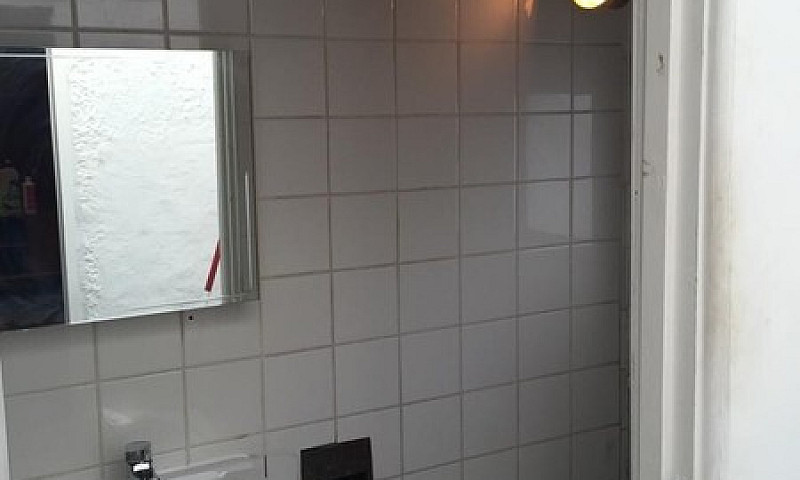 4-6 Bed House, 5 Min...