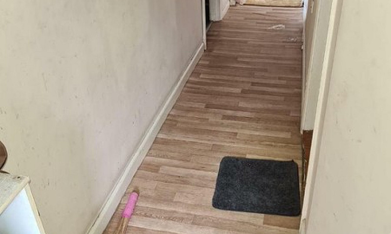 4 Bedroom Maisonette...