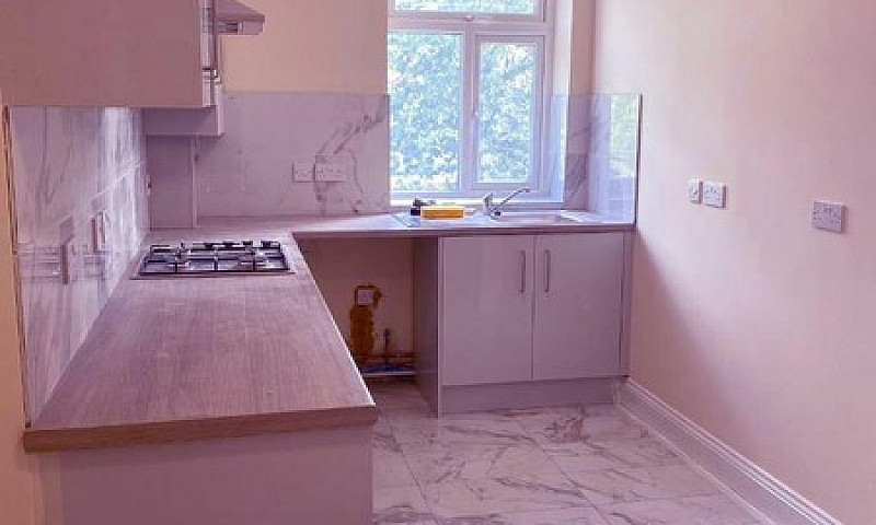 4 Bedroom Flat In Ha...