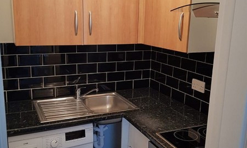 Spacious Studio Flat...