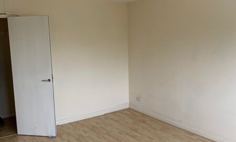 3 Bedroom Flat - Ros...